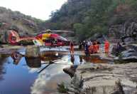 Mulher cai de cachoeira em MG e é levada de helicóptero para hospital em BH