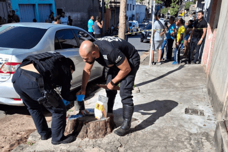 Polícia encontra R$ 7 mil em espécie perto de corpo de homem morto a tiros em BH