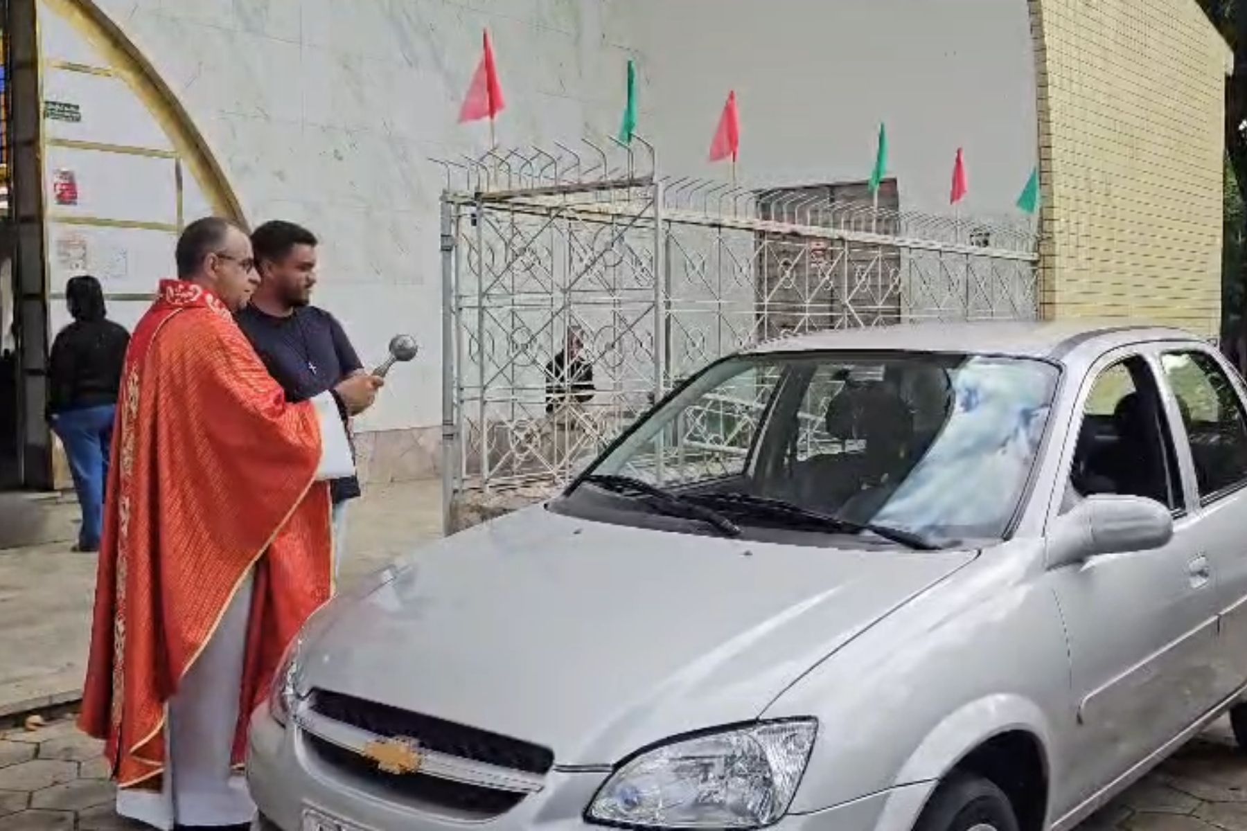 Dia Nacional dos Motoristas: veículos são abençoados em BH após a missa de são Cristóvão