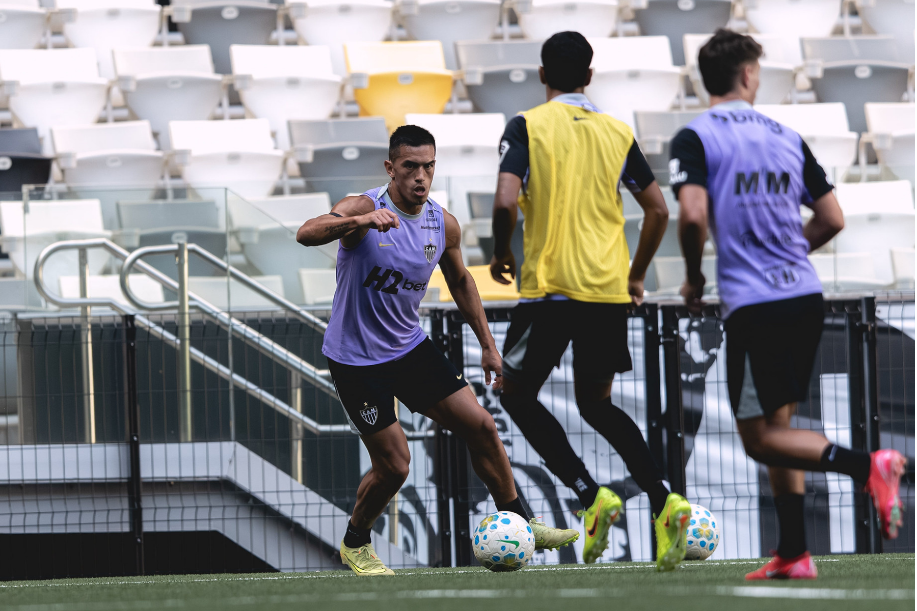 Atlético 'volta a campo' e vence equipe sub-20 em jogo-treino movimentado na Arena MRV