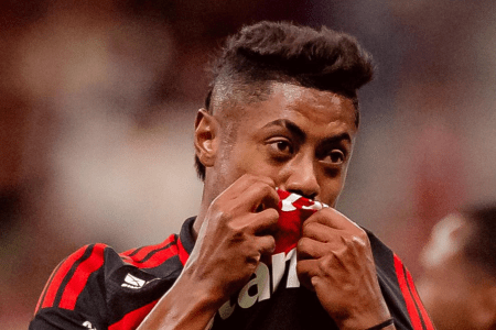 Bruno Henrique comemora gol pelo Flamengo