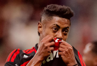Flamengo leva 'susto', mas vira sobre Olimpia em último amistoso com Lino de 'garçom'
