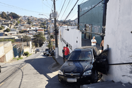 Vítima teve fratura exposta na perna direita e diversas escoriações nas costas • CBMMG