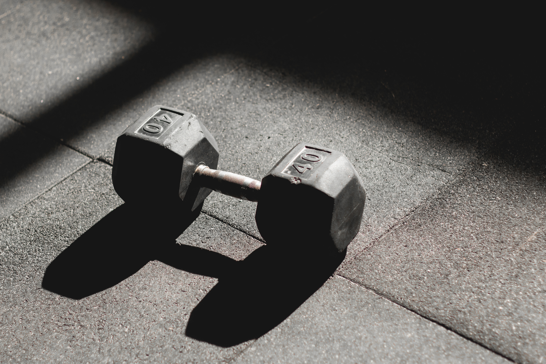 Musculação pode reprogramar células do fígado e ajudar a reverter danos da obesidade; entenda