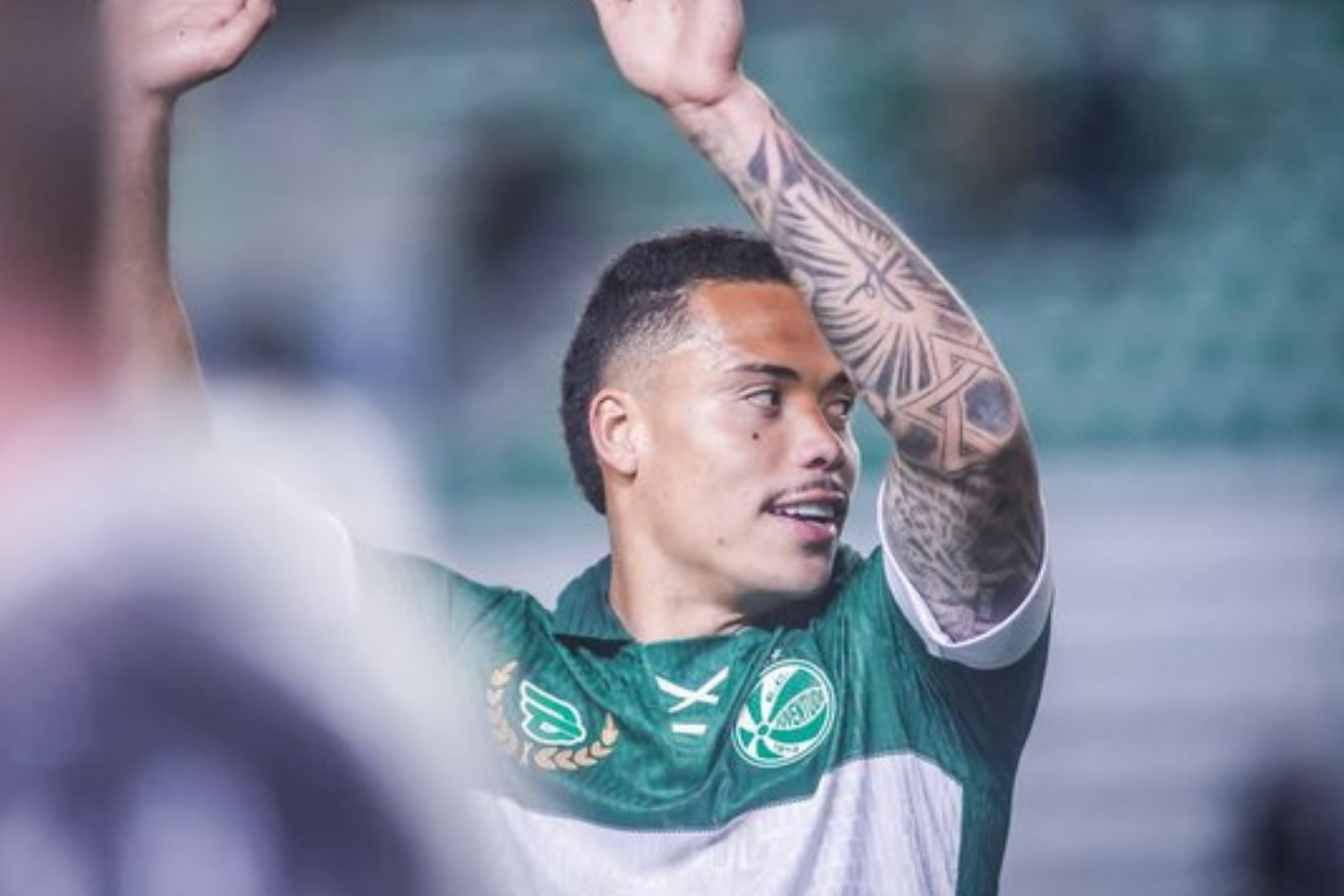 Grêmio assina pré-contrato com meio-campista Mandaca, do Juventude