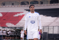 Lateral da base do Cruzeiro se despede e confirma ida para clube dos Emirados Árabes
