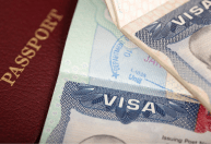 Turistas podem pagar taxa de US$ 750 para acelerar retirada de visto dos EUA; entenda