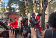 Veja momento em que diarista que confessou matar casal de idosos chega na cena do crime em BH