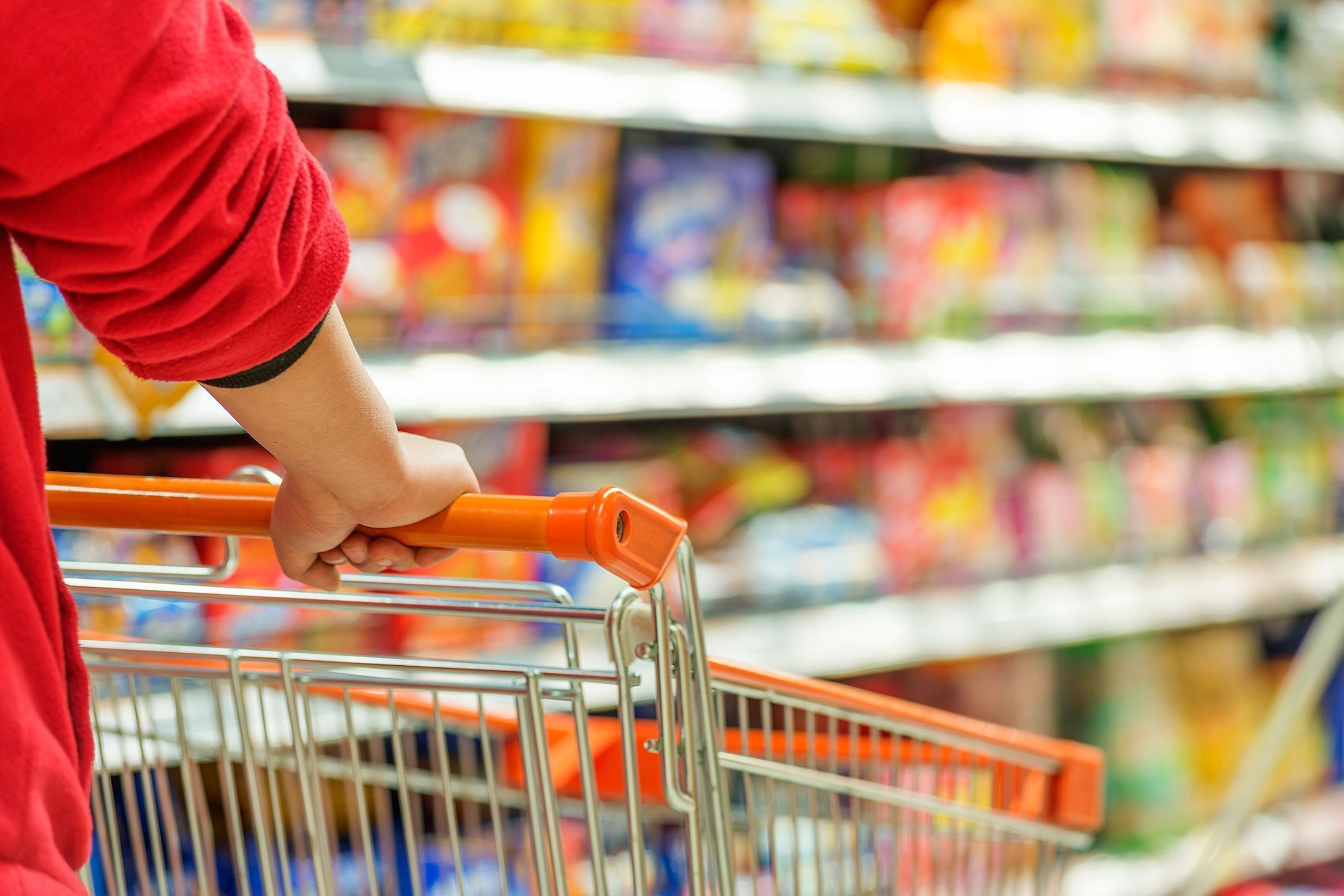 Supermercados físicos em BH seguem mais em conta que o ambiente virtual, revela pesquisa