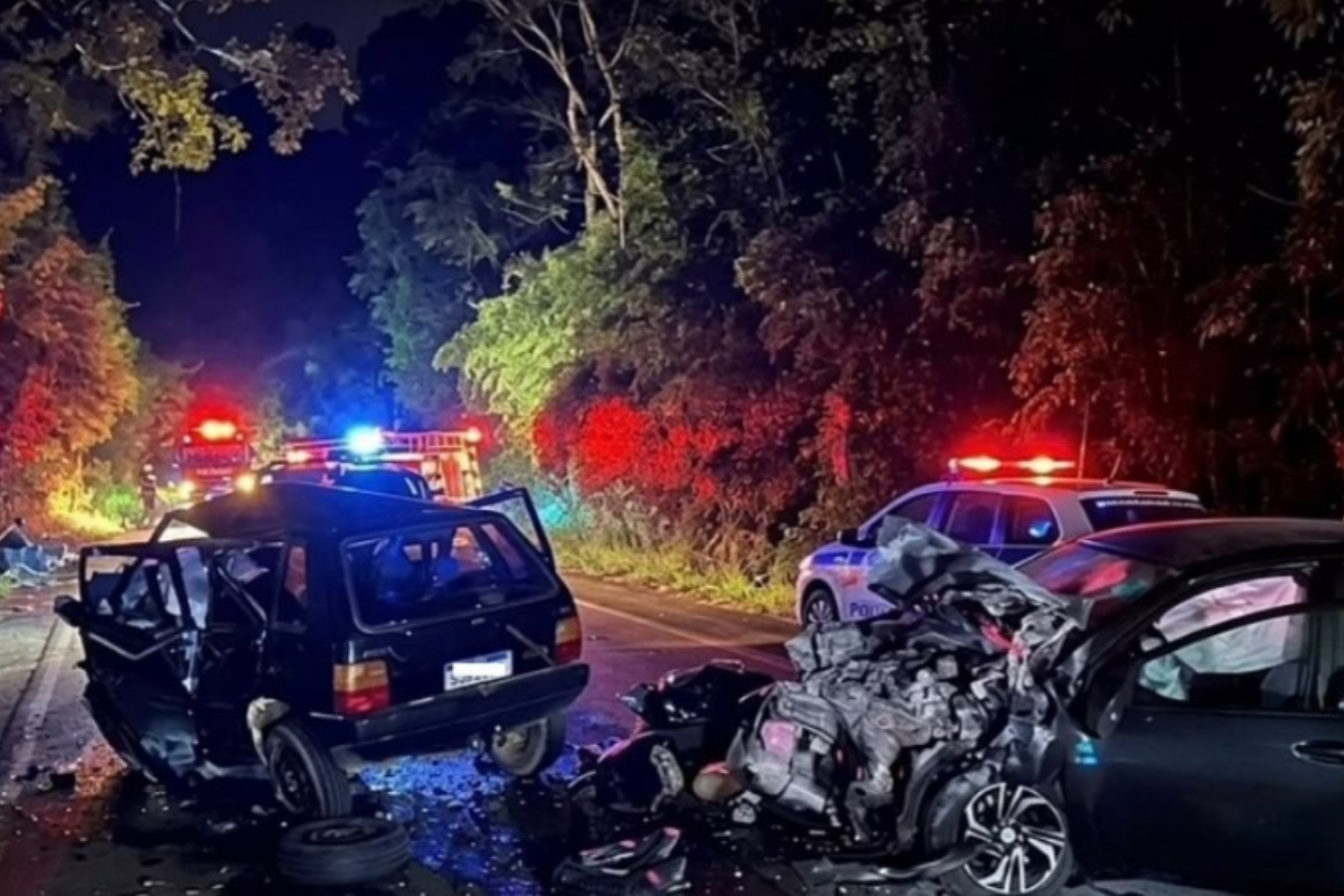 Acidente entre carros na MG-111 provoca quatro mortes