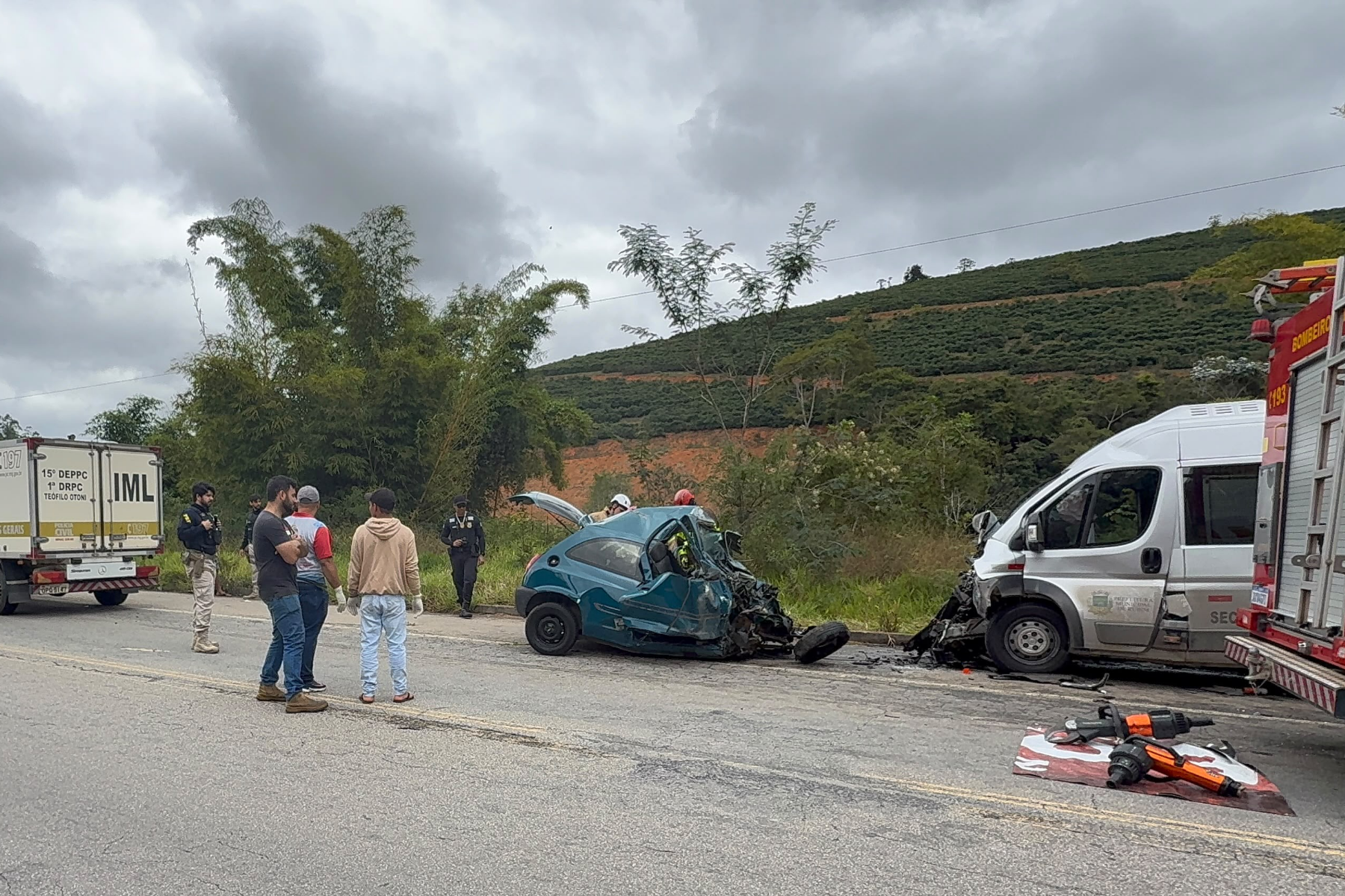 Veja quem são as vítimas de grave acidente entre carro e van na BR-116