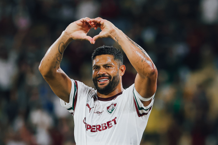 Hulk comemora primeiro gol pelo Fluminense