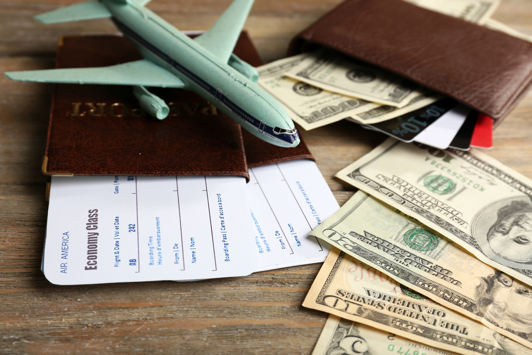 Especialista da dicas para planejar orçamento de férias e evitar dívidas de viagem; confira