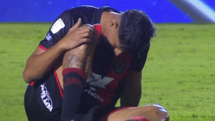Titular do Vitória é substituído no primeiro tempo com dores no joelho e preocupa