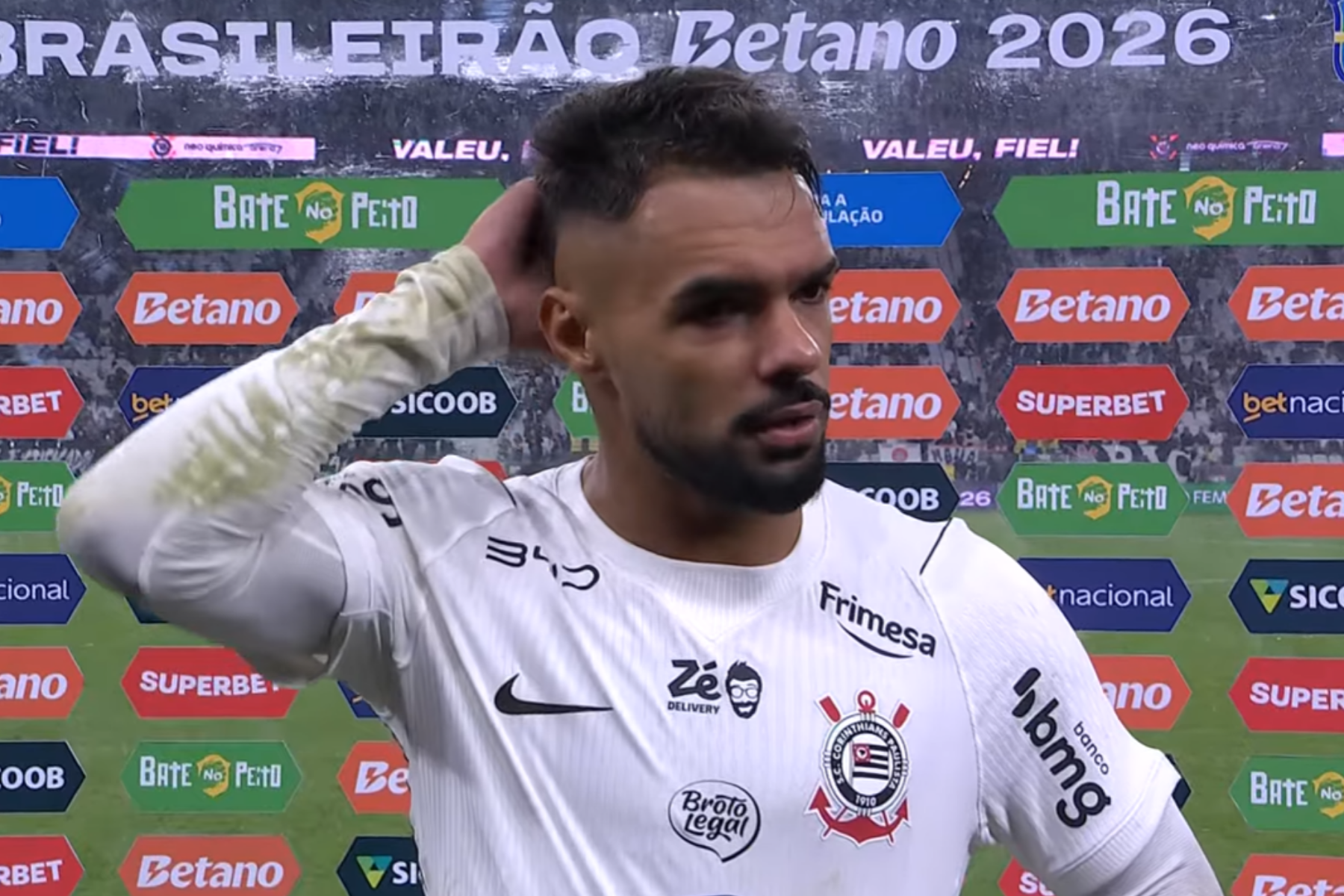 Raniele reage a lesões no Corinthians e é direto sobre novo gramado da Neo Química