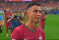 Cristiano Ronaldo vai às lágrimas e é ovacionado após eliminação na Copa do Mundo