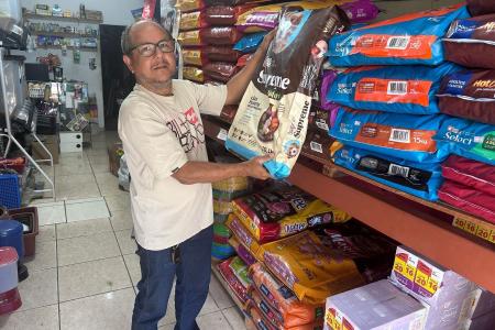 Luis Eni Viana empreende na Rua Izabel Bueno há 18 anos • Aline Campolina | Itatiaia