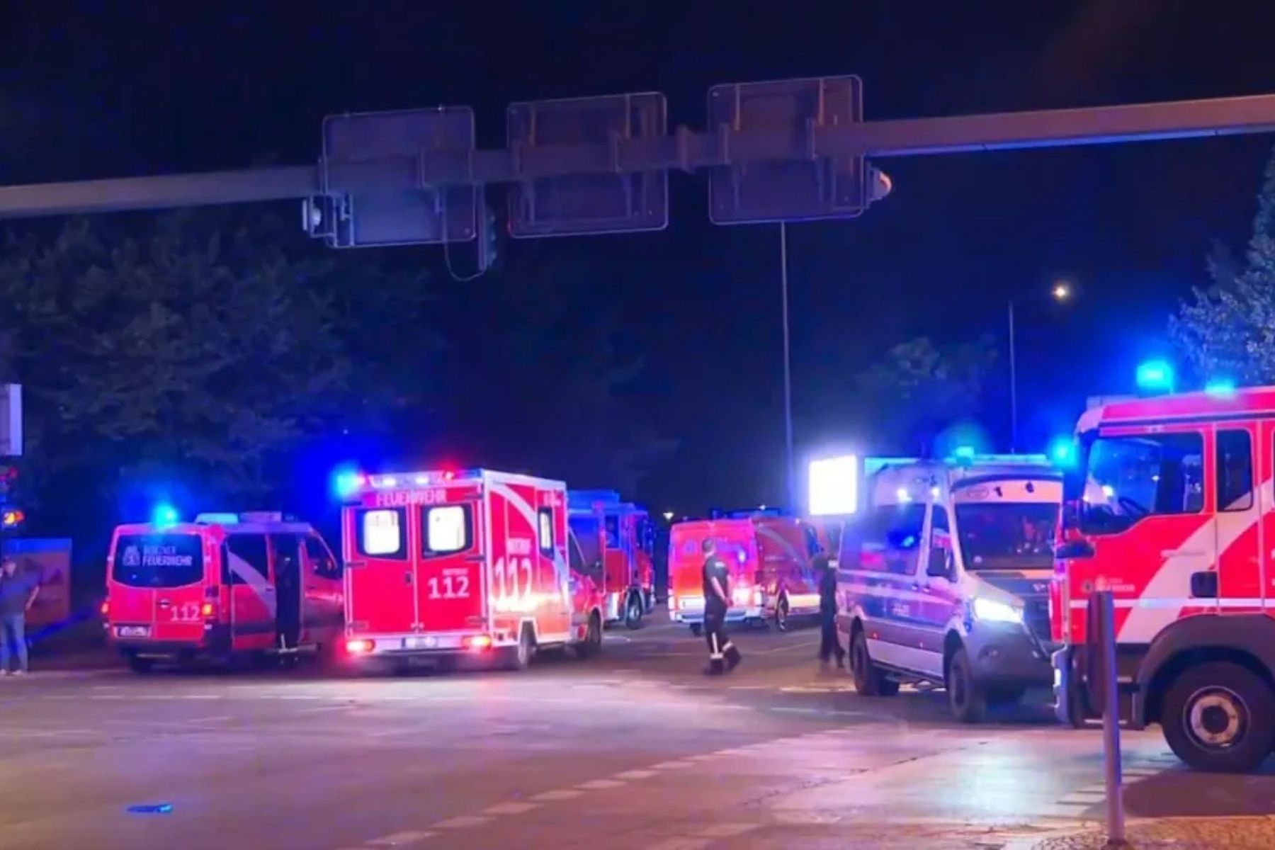 Carro atropela multidão e cancela Parada LGBTQIA+ em Berlim