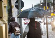 Porto Alegre registra alto volume de chuva e recebe alerta