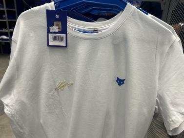 Veja imagens da camisa lançada pelo Cruzeiro em parceria com o técnico Artur Jorge