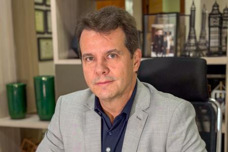 Especialista em gastroenterologia, o doutor Mauro Jácome alerta para os riscos do mercado ilegal • Divulgação