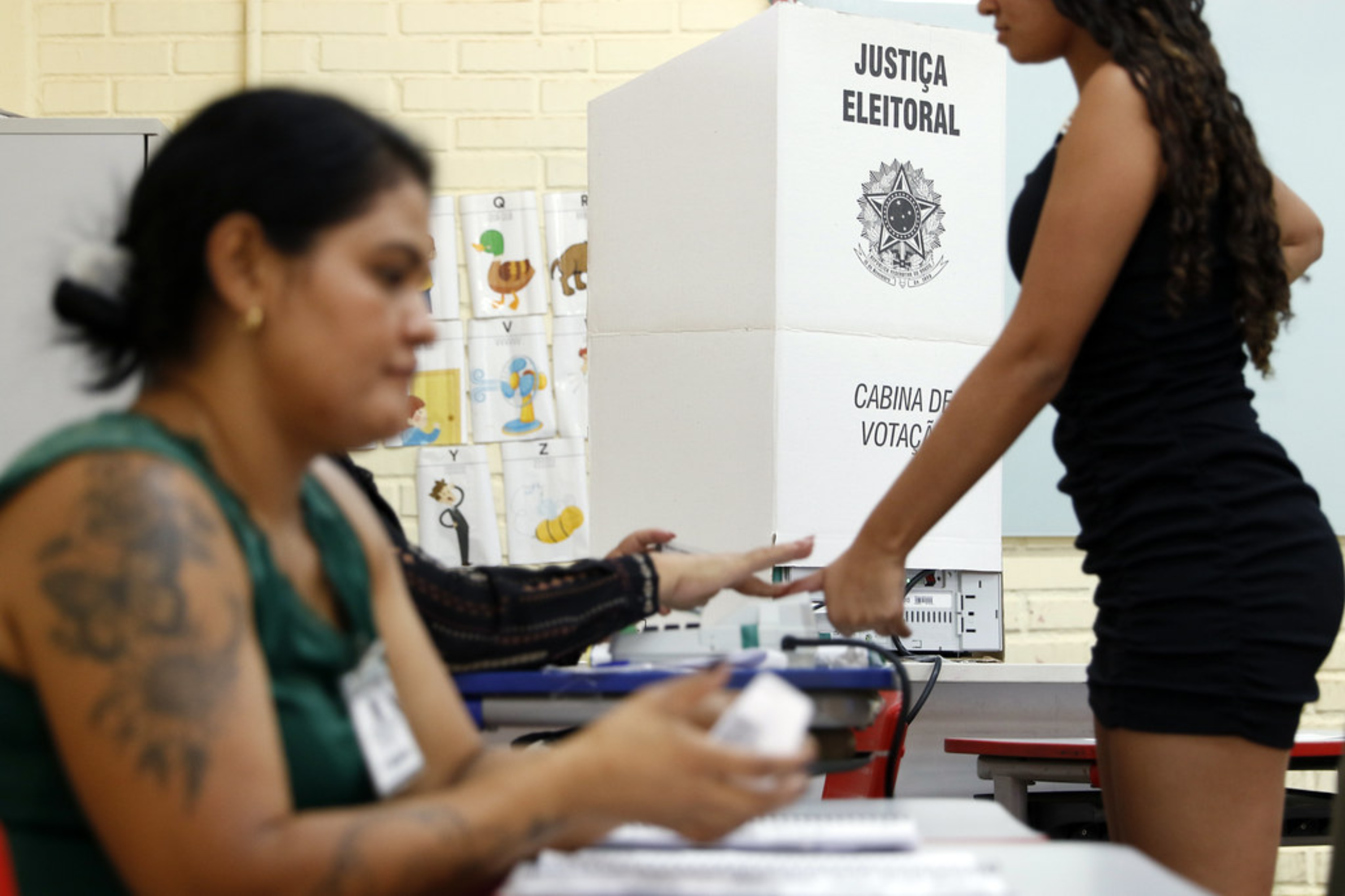 Eleitorado de até 18 anos cai 14,5% nas eleições de 2026, aponta TSE