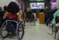 Projeto que cria canal para denúncias de violações contra PcDs avança na Câmara de BH
