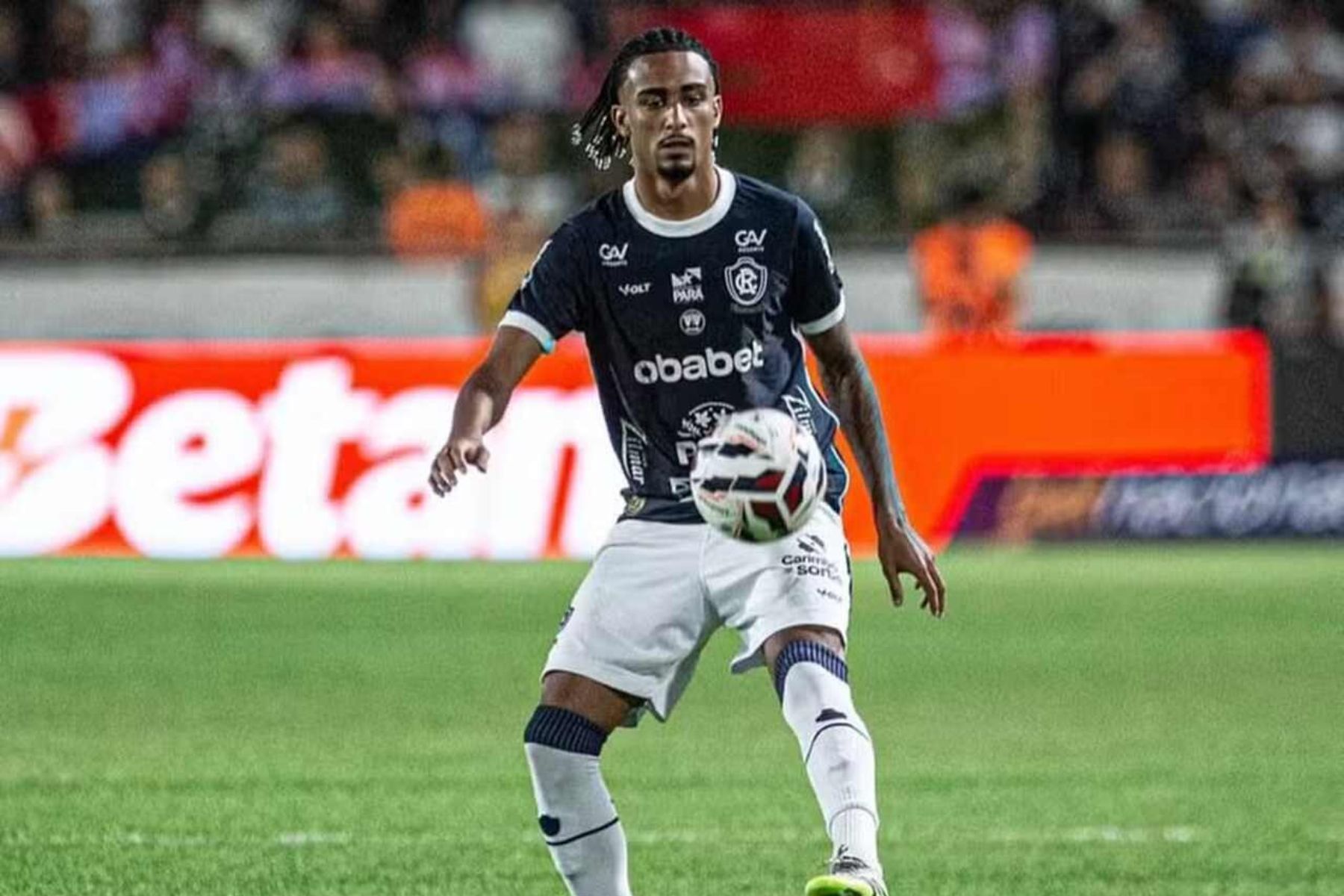 Fluminense encaminha empréstimo de zagueiro revelado na base para o Sport
