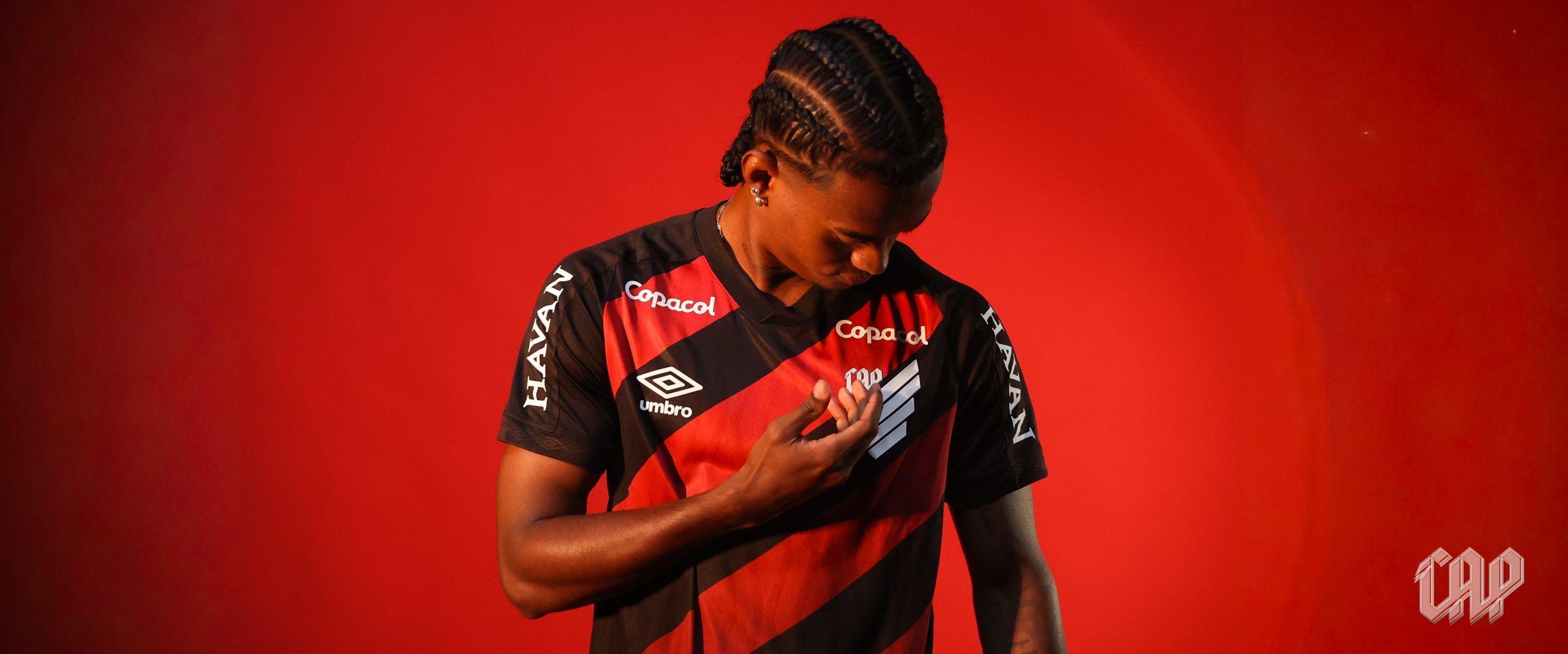 Athletico-PR anuncia a contratação do atacante colombiano Kerwin Vargas