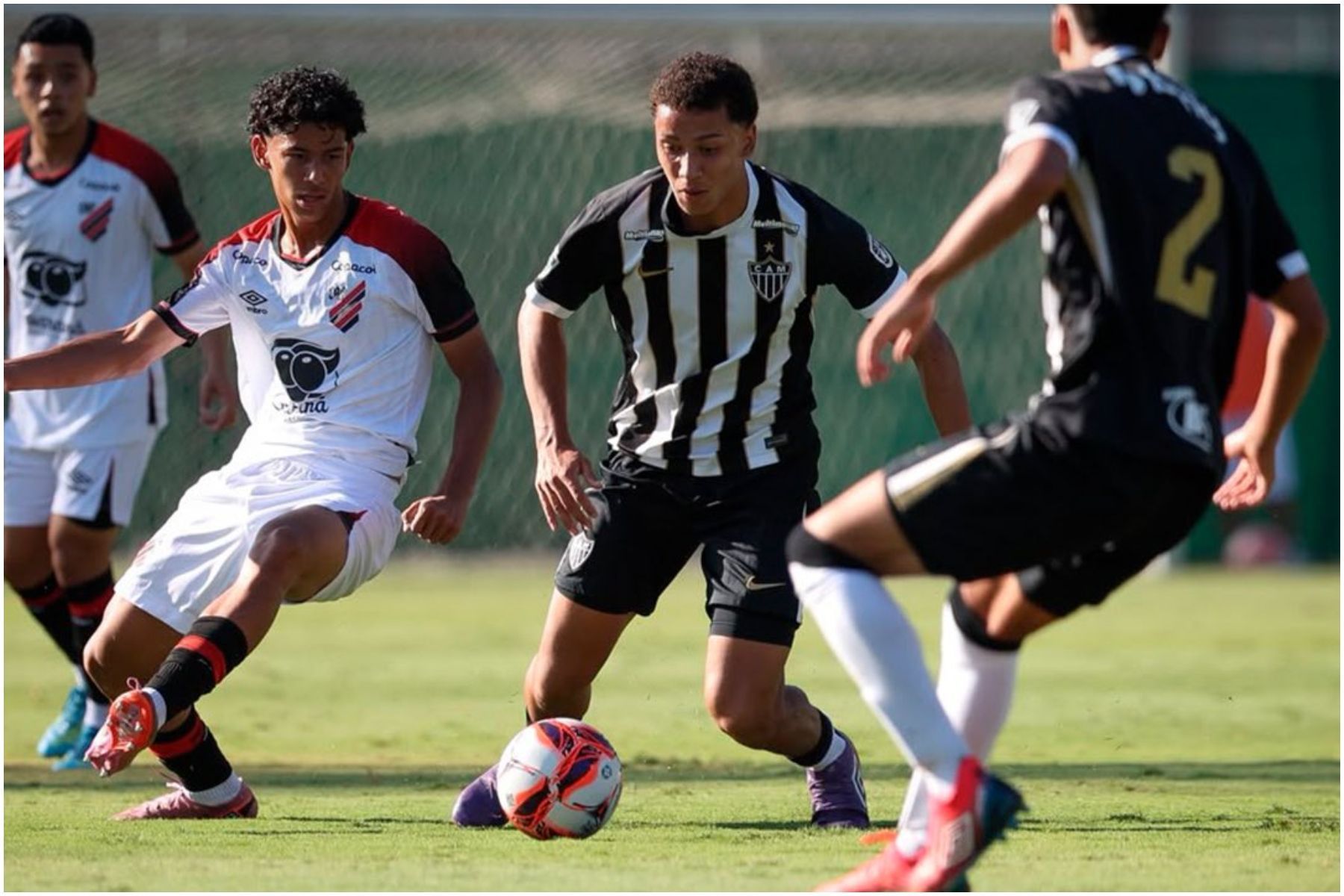 Em jogo movimentado, Atlético é derrotado pelo Athletico-PR no Brasileirão Sub-17
