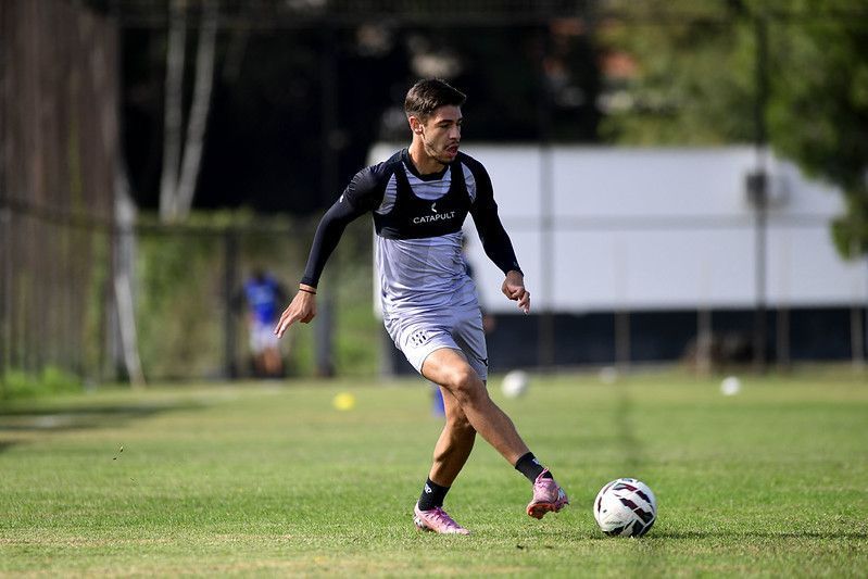 Lateral emprestado pelo Fluminense rescinde com a Ponte Preta e retorna