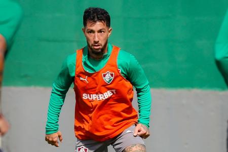 Lucho Acosta, meia do Fluminense