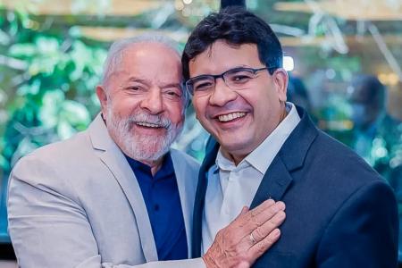 Rafael Fonteles e o presidente Lula; o governador do Piauí é aliado político do petista e defende sua reeleição em 2026 • Foto: Ricardo Stuckert