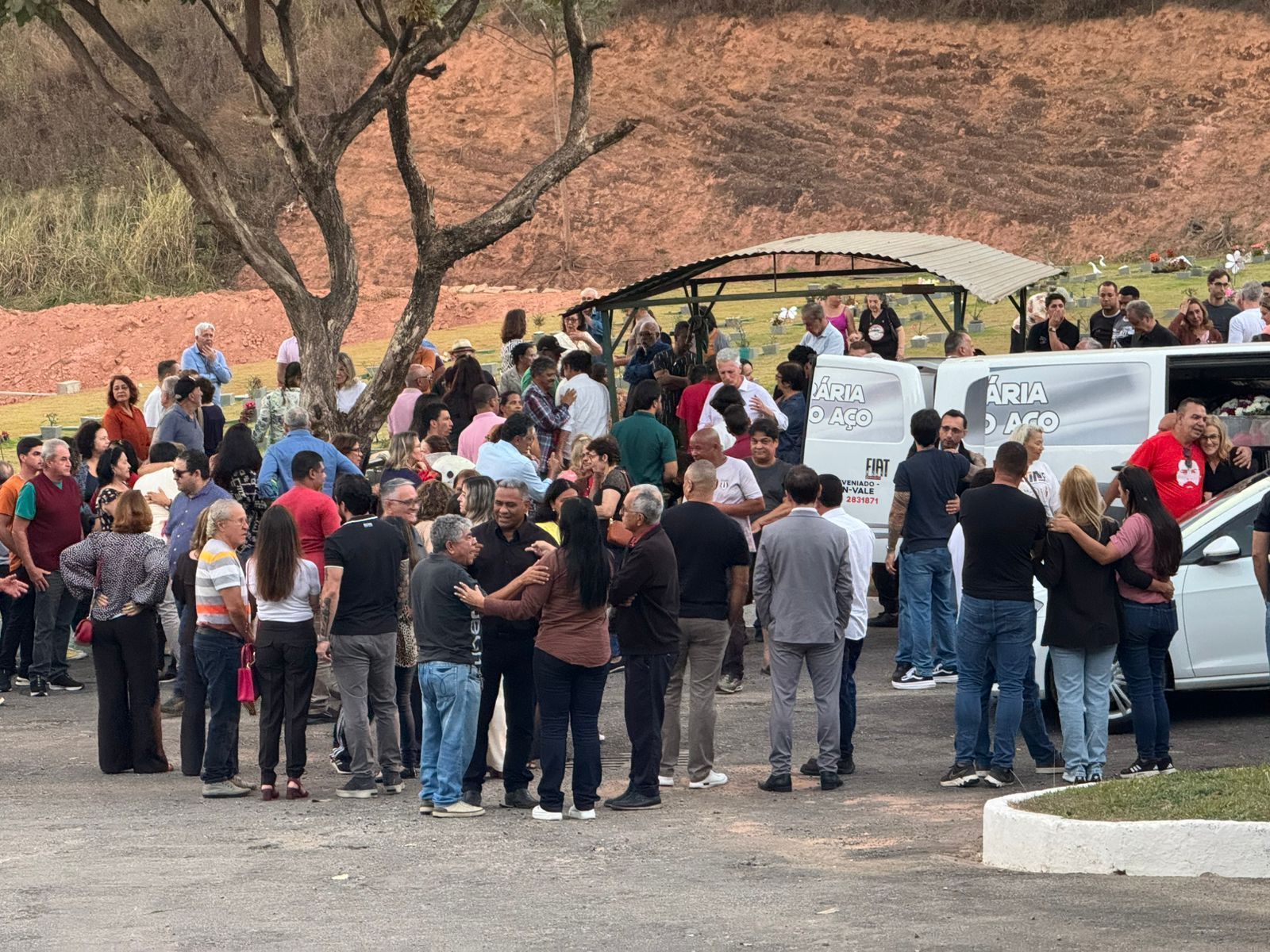 Sob aplausos e homenagens, Vale do Aço se despede de Chico Simões