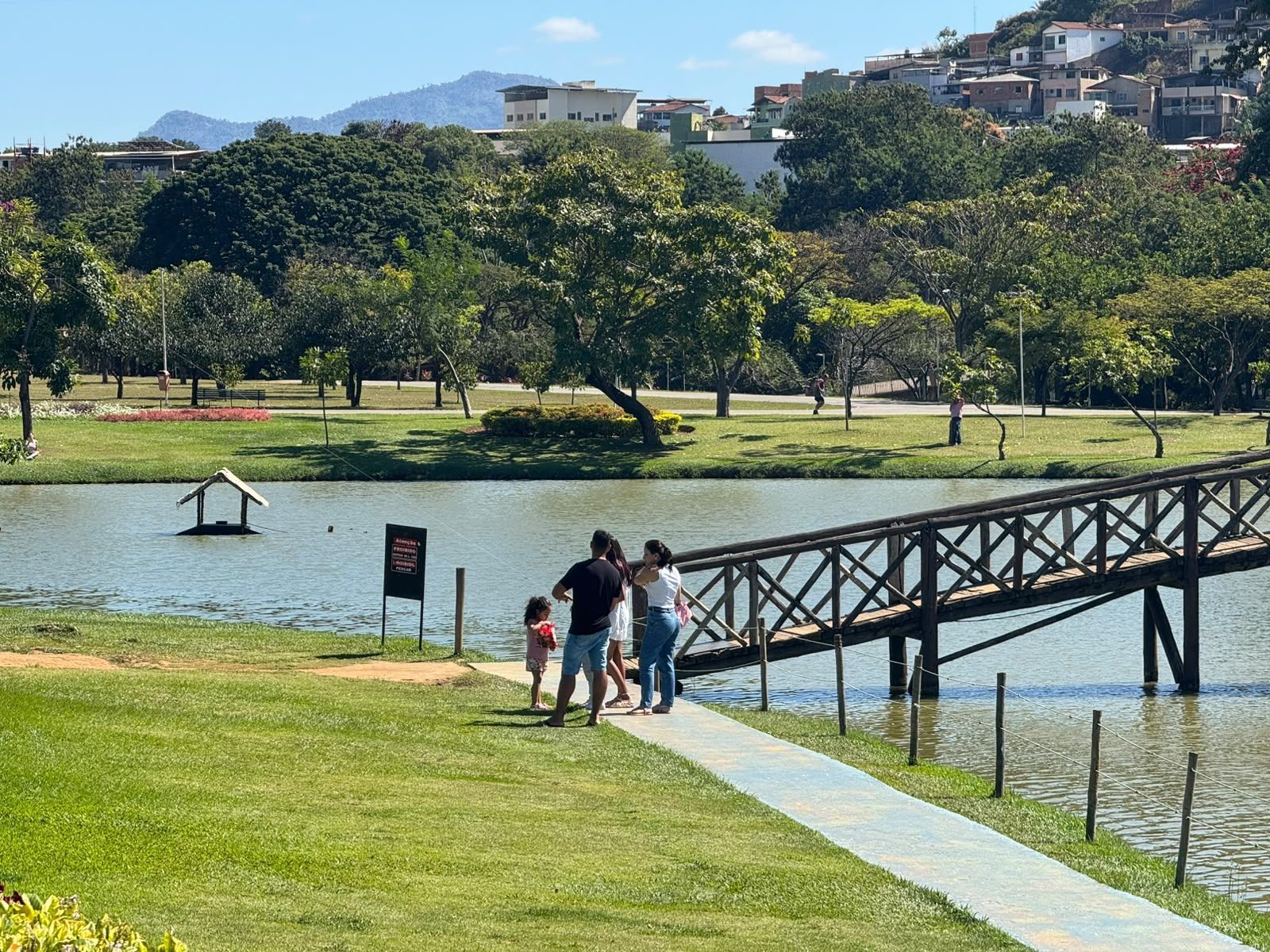 Parque Ipanema atrai famílias nas férias escolares e movimenta ambulantes em Ipatinga