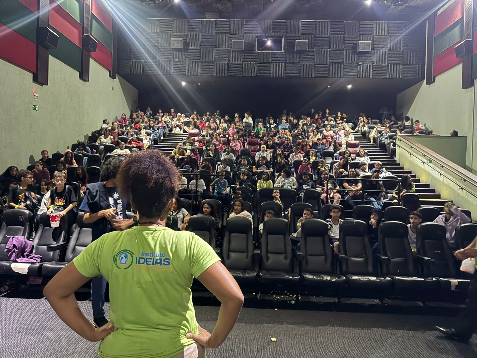 Festival Literário leva crianças ao cinema e amplia acesso à leitura no Vale do Aço  