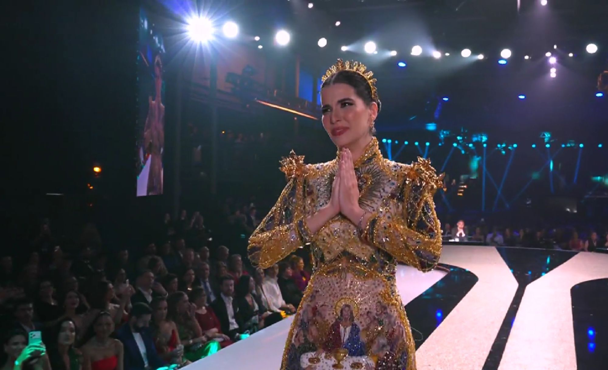 Miss Universe Brasil se despede do título com vestido histórico e manifesto de fé
