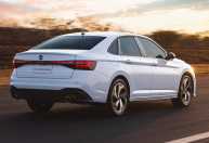 Grupo Volkswagen pode aposentar Jetta e Porsche Taycan em plano de cortes