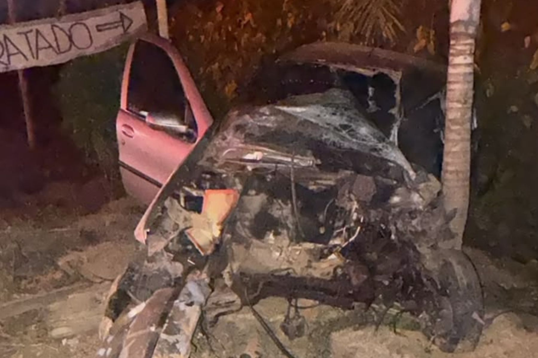 Motorista morre após carro colidir com ônibus na MG-275 em Carandaí