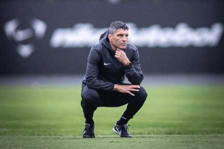 Pedro Emanuel no treinamento do Vasco