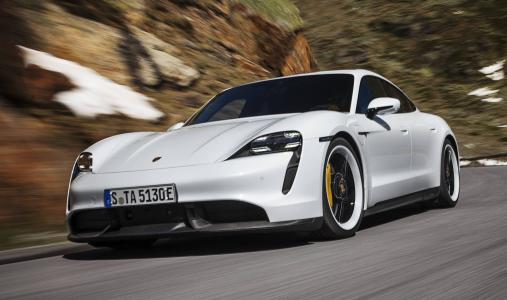 Porsche Taycan • Divulgação
