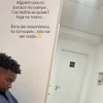 Esposa de volante do Vasco posta foto de jogador em laboratório: “Acredite se quiser”