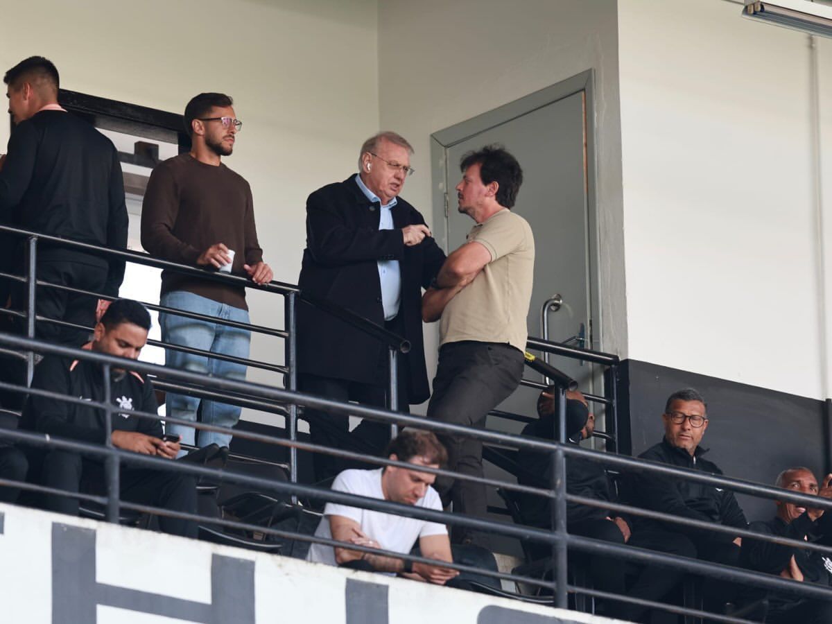 Corinthians x Palmeiras: diretoria e Diniz marcam presença em clássico do sub-20