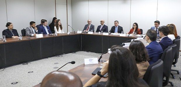 TSE amplia parceria com 'big techs' para combater fake news nas eleições