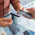 Projeto que busca inibir furtos e roubos de celulares avança na Câmara de BH