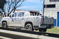 Nova Volkswagen Amarok, que terá versão híbrida, é flagrada no Brasil