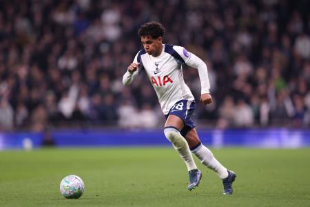 Souza, lateral-esquerdo do Tottenham