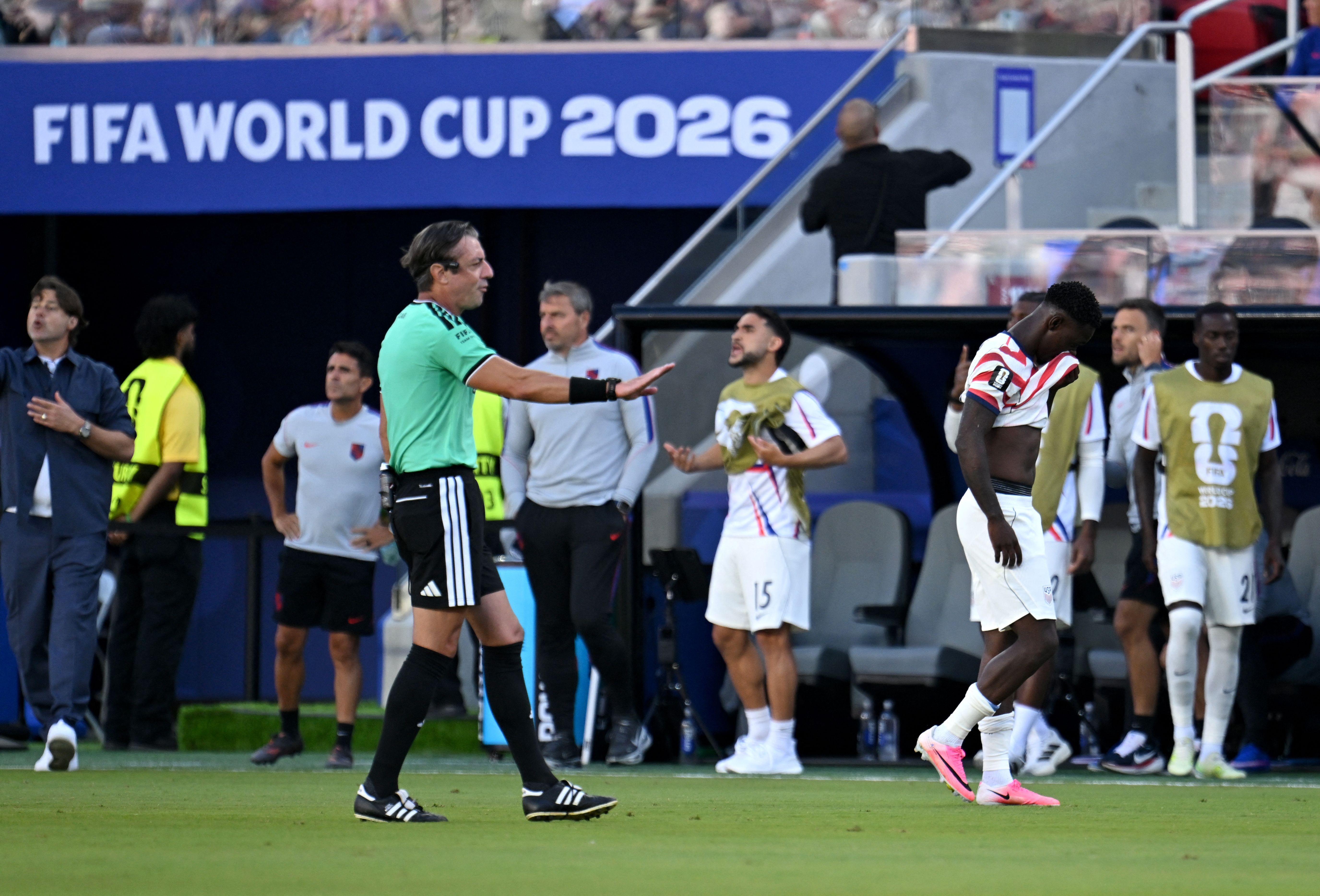 Copa do Mundo: Fifa rebate acusação da Uefa e defende medida em 'caso Balogun'