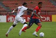 Vasco coleciona vacilos, mas arranca empate do Independiente-COL pela Sul-Americana