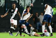 Com gol no fim, Vasco vence o Independiente Medellín e garante vaga nas oitavas da 'Sula'